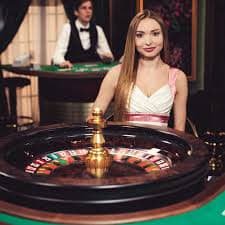 luxebet77 VIP ကစားသမား Cashback နှင့် Bonus ရရှိကာ Myanmar National League ဘောလုံးပွဲ Sportsbook ကစားနေသောမြင်ကွင်း